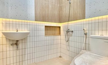TURUN HARGA!! RUMAH BARU 2 LANTAI FASAD MODERN CONTEMPORER LOKASI SANGAT STRATEGIS DI NUSA LOKA BSD CITY (HRB193)
