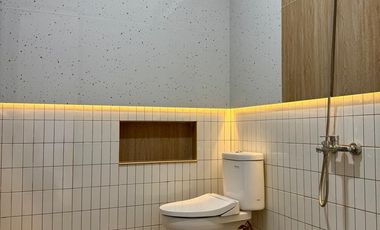 TURUN HARGA!! RUMAH BARU 2 LANTAI FASAD MODERN CONTEMPORER LOKASI SANGAT STRATEGIS DI NUSA LOKA BSD CITY (HRB193)