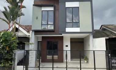 TURUN HARGA!! RUMAH BARU 2 LANTAI FASAD MODERN CONTEMPORER LOKASI SANGAT STRATEGIS DI NUSA LOKA BSD CITY (HRB193)