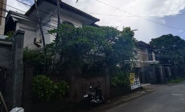 Rumah semi Villa 2 lantai Dijual, berada di Renon