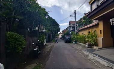 Rumah semi Villa 2 lantai Dijual, berada di Renon