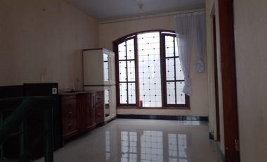 Rumah semi Villa 2 lantai Dijual, berada di Renon