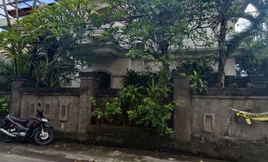 Rumah semi Villa 2 lantai Dijual, berada di Renon