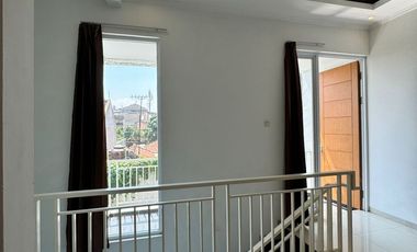 rumah 2 lantai bangunan baru di batu indah batununggal dekat stt telkom dan sekolah