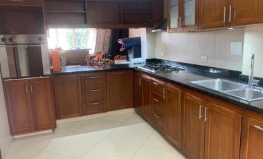 SE VENDE CASA PAR REMODELAR EN EL PASEO DE LOS BUGANVILES EN CHIA