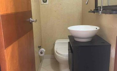 SE VENDE CASA PAR REMODELAR EN EL PASEO DE LOS BUGANVILES EN CHIA