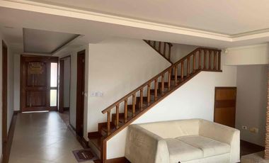 SE VENDE CASA PAR REMODELAR EN EL PASEO DE LOS BUGANVILES EN CHIA