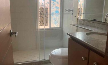 SE VENDE CASA PAR REMODELAR EN EL PASEO DE LOS BUGANVILES EN CHIA