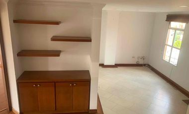 SE VENDE CASA PAR REMODELAR EN EL PASEO DE LOS BUGANVILES EN CHIA