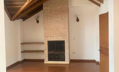 SE VENDE CASA PAR REMODELAR EN EL PASEO DE LOS BUGANVILES EN CHIA
