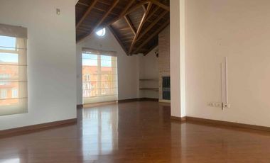 SE VENDE CASA PAR REMODELAR EN EL PASEO DE LOS BUGANVILES EN CHIA