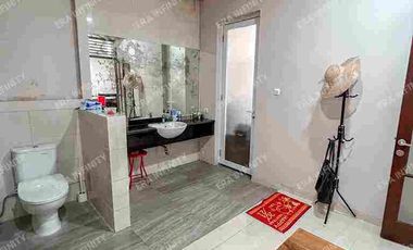 Disewa Rumah Jl. Karmel III Ada S. Pool Kebon Jeruk