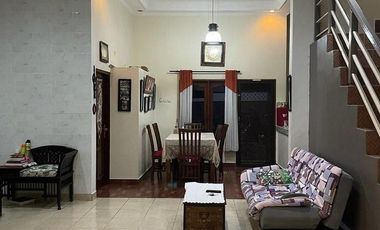 Rumah Bagus style Kayu 2 lantai Dijual , di Denpasar Barat