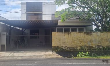 Rumah Bagus Full Furnished Disewakan, di Muding Kerobokan Area