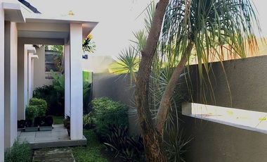 Rumah Bagus Full Furnished Disewakan, di Muding Kerobokan Area