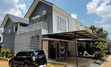 DIJUAL RUMAH ASRI 2 LANTAI 7 MENIT DARI PINTU TOL JORR