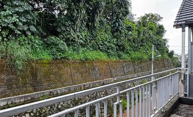 DIJUAL RUMAH ASRI 2 LANTAI 7 MENIT DARI PINTU TOL JORR