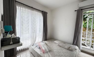 DIJUAL RUMAH ASRI 2 LANTAI 7 MENIT DARI PINTU TOL JORR