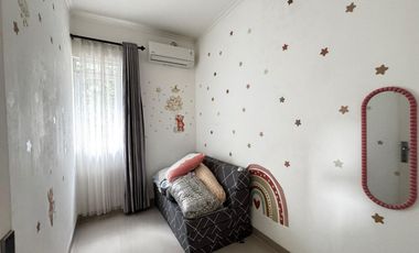 DIJUAL RUMAH ASRI 2 LANTAI 7 MENIT DARI PINTU TOL JORR