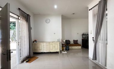 DIJUAL RUMAH ASRI 2 LANTAI 7 MENIT DARI PINTU TOL JORR