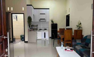 DIJUAL RUMAH CANTIK FULL FURNISH DALAM RINGROD BELAKANG KAMPUS UAD TAMAN BANGUNTAPAN