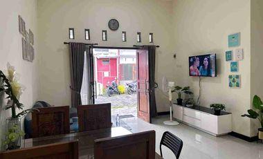 DIJUAL RUMAH CANTIK FULL FURNISH DALAM RINGROD BELAKANG KAMPUS UAD TAMAN BANGUNTAPAN