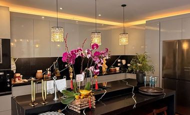 House and Lot For Sale in  Fort Bonifacio Residence.