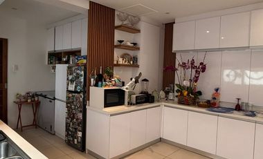 House and Lot For Sale in  Fort Bonifacio Residence.