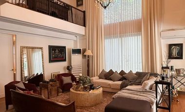 House and Lot For Sale in  Fort Bonifacio Residence.