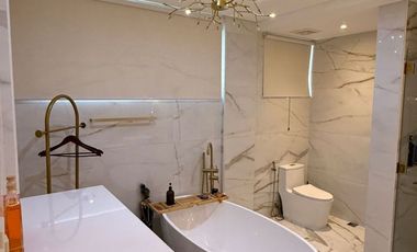 House and Lot For Sale in  Fort Bonifacio Residence.