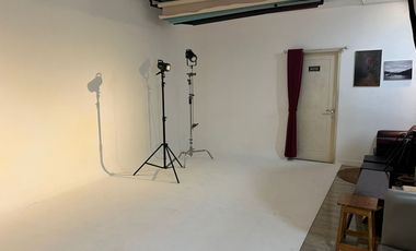 Ruko 4 Lantai Bintaro Persada Jakarta Selatan ada ruang rapat