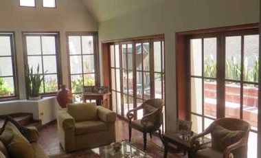 MODERNA CASA DE 5 HABIT EN VALLE HERMOSO, SURCO $ 595,000