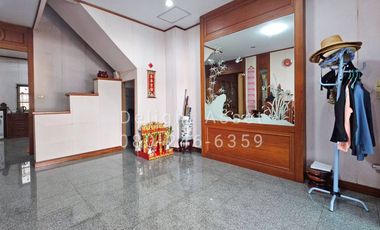 For Sale! 3 Storey Townhome in Ketnuti Chermine Village (Lat Phrao 87), Next to CDC!! 34 Sq. wa, 250 Sqm 6 Bedrooms 5 Bathrooms 4 Parking lot