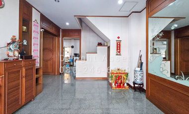 For Sale! 3 Storey Townhome in Ketnuti Chermine Village (Lat Phrao 87), Next to CDC!! 34 Sq. wa, 250 Sqm 6 Bedrooms 5 Bathrooms 4 Parking lot
