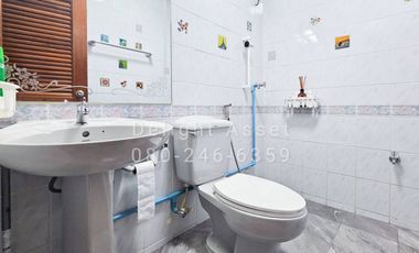 For Sale! 3 Storey Townhome in Ketnuti Chermine Village (Lat Phrao 87), Next to CDC!! 34 Sq. wa, 250 Sqm 6 Bedrooms 5 Bathrooms 4 Parking lot