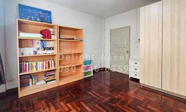 For Sale! 3 Storey Townhome in Ketnuti Chermine Village (Lat Phrao 87), Next to CDC!! 34 Sq. wa, 250 Sqm 6 Bedrooms 5 Bathrooms 4 Parking lot