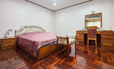 For Sale! 3 Storey Townhome in Ketnuti Chermine Village (Lat Phrao 87), Next to CDC!! 34 Sq. wa, 250 Sqm 6 Bedrooms 5 Bathrooms 4 Parking lot