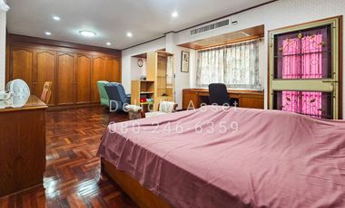For Sale! 3 Storey Townhome in Ketnuti Chermine Village (Lat Phrao 87), Next to CDC!! 34 Sq. wa, 250 Sqm 6 Bedrooms 5 Bathrooms 4 Parking lot