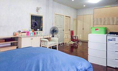 For Sale! 3 Storey Townhome in Ketnuti Chermine Village (Lat Phrao 87), Next to CDC!! 34 Sq. wa, 250 Sqm 6 Bedrooms 5 Bathrooms 4 Parking lot
