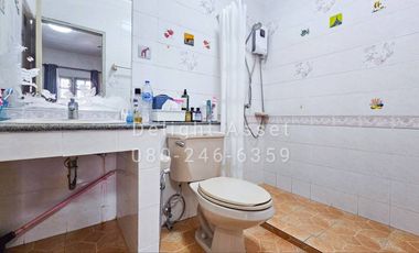 For Sale! 3 Storey Townhome in Ketnuti Chermine Village (Lat Phrao 87), Next to CDC!! 34 Sq. wa, 250 Sqm 6 Bedrooms 5 Bathrooms 4 Parking lot