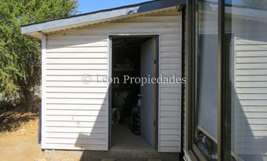 Leon Propiedades vende sitio de 2.100 m2 con casa en Curacaví centro.