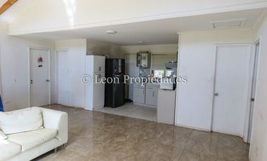 Leon Propiedades vende sitio de 2.100 m2 con casa en Curacaví centro.