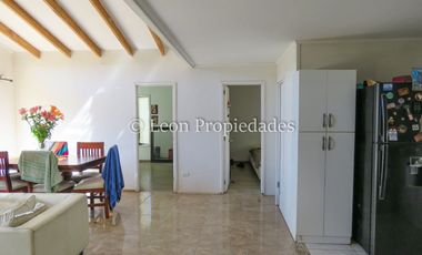 Leon Propiedades vende sitio de 2.100 m2 con casa en Curacaví centro.