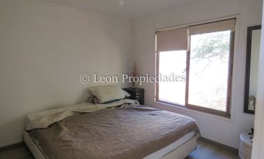 Leon Propiedades vende sitio de 2.100 m2 con casa en Curacaví centro.