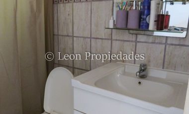 Leon Propiedades vende sitio de 2.100 m2 con casa en Curacaví centro.