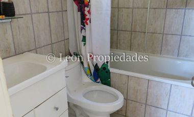 Leon Propiedades vende sitio de 2.100 m2 con casa en Curacaví centro.