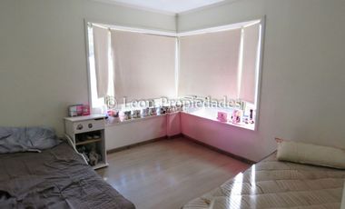 Leon Propiedades vende sitio de 2.100 m2 con casa en Curacaví centro.