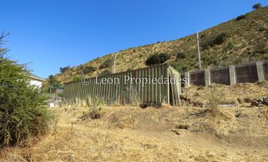 Leon Propiedades vende sitio de 2.100 m2 con casa en Curacaví centro.
