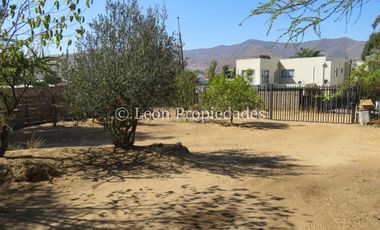 Leon Propiedades vende sitio de 2.100 m2 con casa en Curacaví centro.