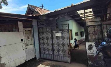 Rumah  lokasi strategis cocok untuk dibuat ruko dan hunian tempat tinggal